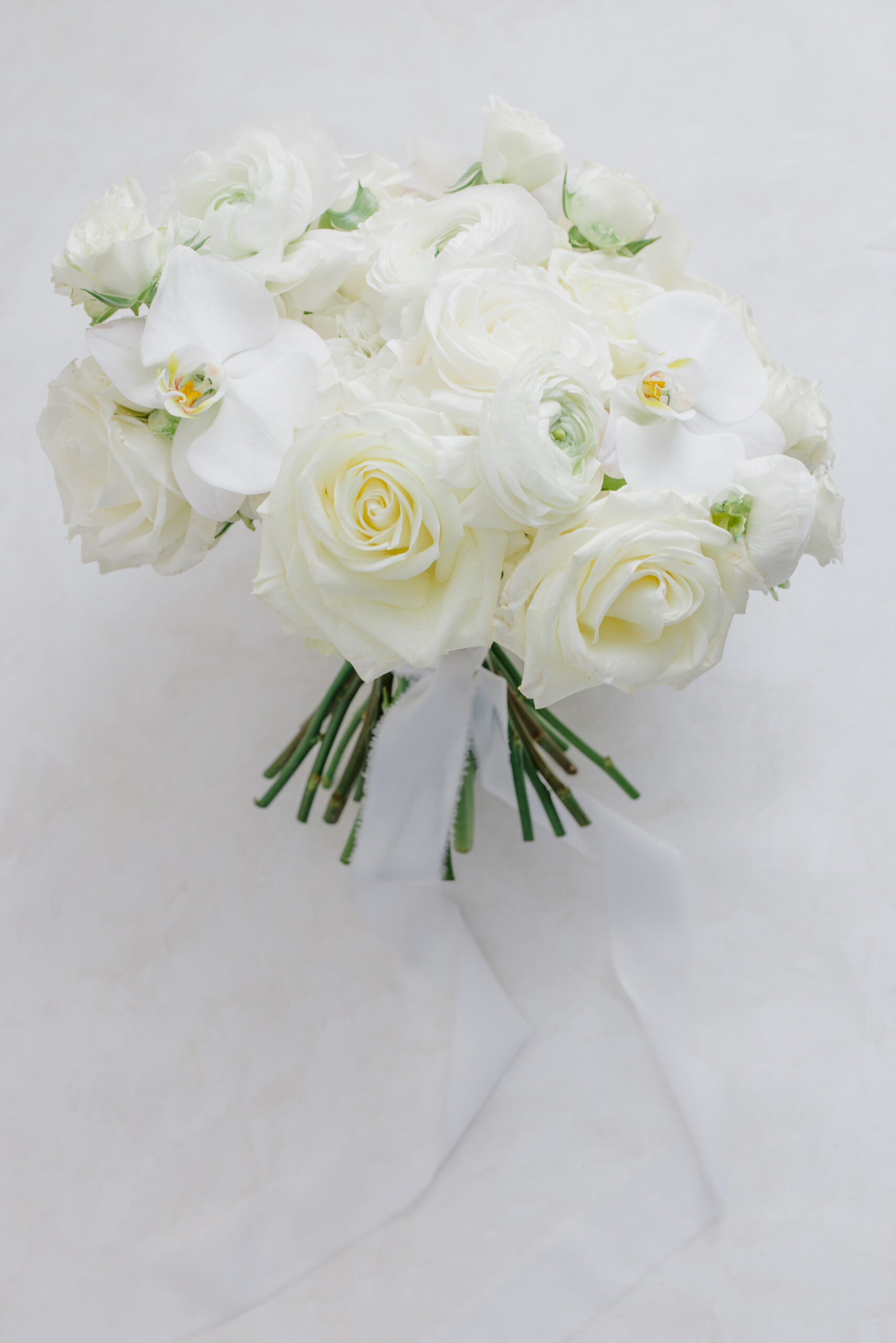 Modern minimalist wedding florals